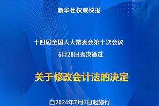 双喜临门~湖人在更衣室为拉塞尔庆生？席菲诺&刘易斯领唱生日歌